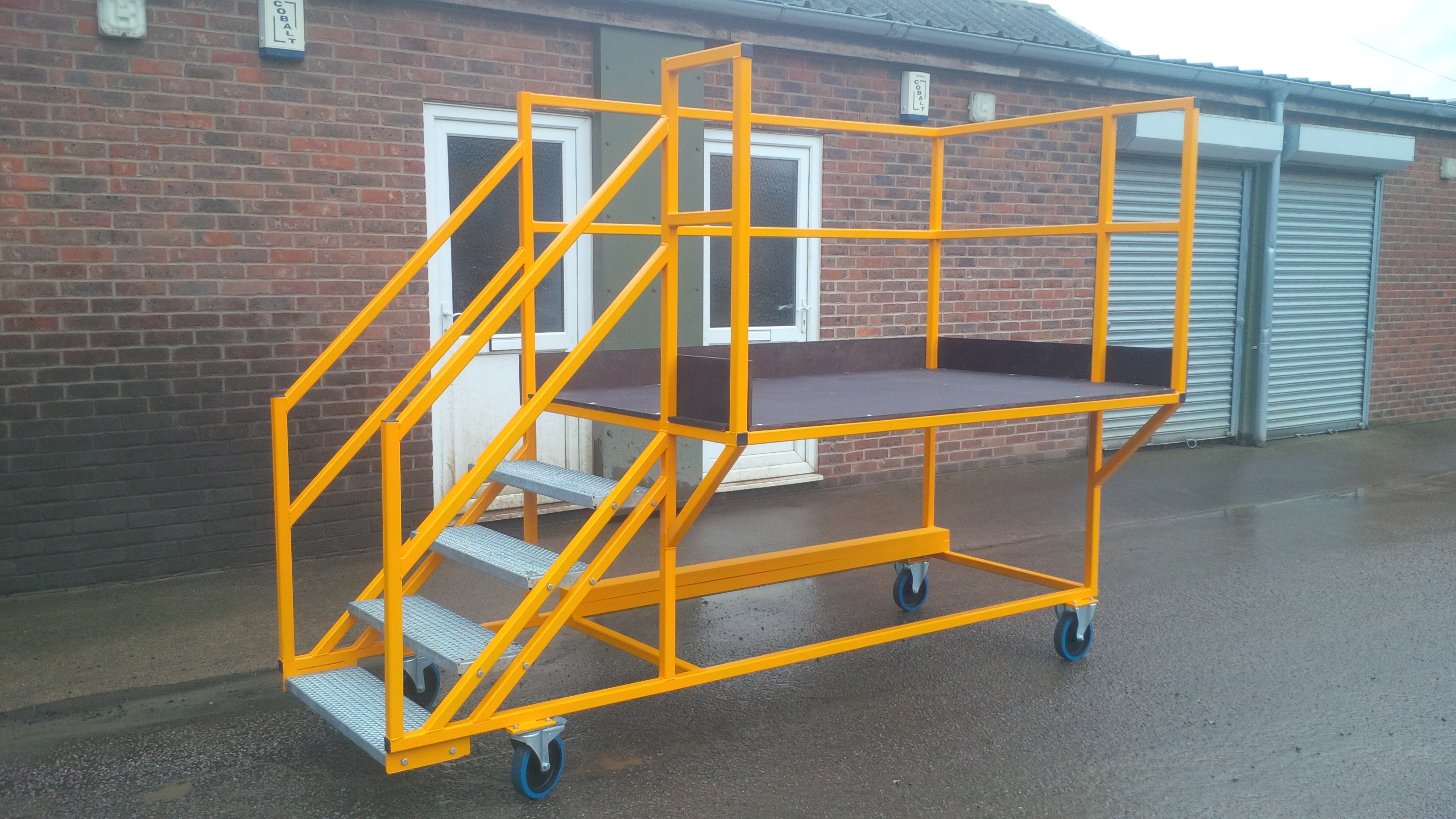 cantilever-carriage-access-stand