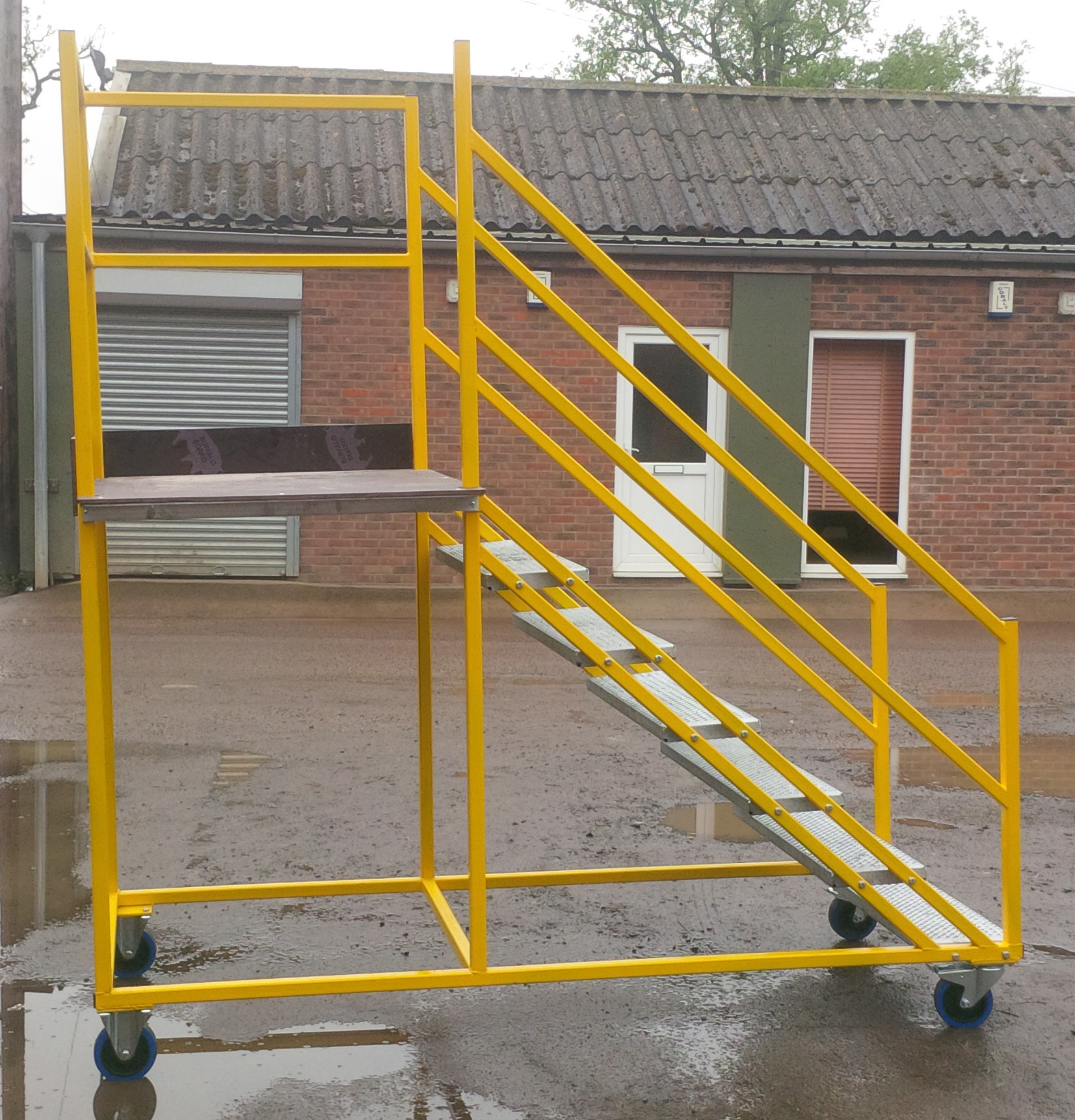 sloping_cab_access_stand